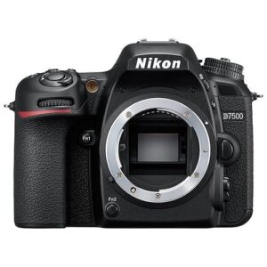 Фотоаппарат Nikon D7500 Body EF-S 18-55mm f/3.5-5.6 III, зарядное устройство (неоригинальное, без кабеля питания), аккумулятор, ремень, черный